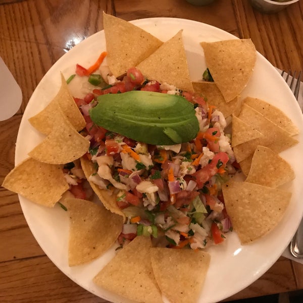 Das Foto wurde bei Los Agaves Restaurant von Madison L. am 7/30/2017 aufgenommen