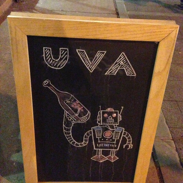 Foto diambil di UVA Wines &amp; Spirits oleh JennyJenny pada 2/21/2013