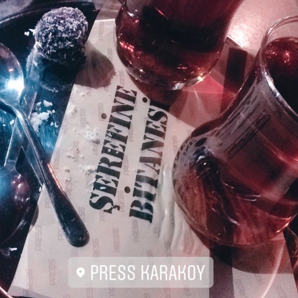 รูปภาพถ่ายที่ Press Karaköy โดย Sâre เมื่อ 11/11/2017