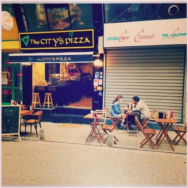 Photo taken at The City&#39;s Pizza by Tunç İpek U. on 4/25/2014