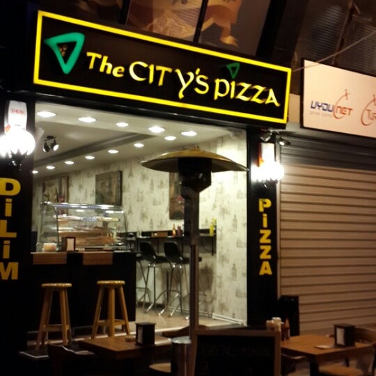 Photo taken at The City&#39;s Pizza by Tunç İpek U. on 3/1/2014