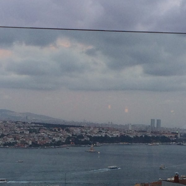 รูปภาพถ่ายที่ Meze Meze Terrace โดย Şengül เมื่อ 8/31/2014