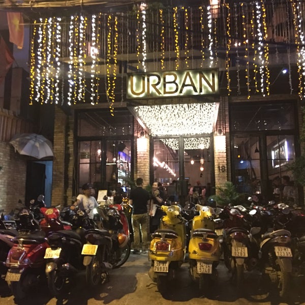 Foto scattata a Urban Kitchen + Bar da Minh T. il 6/29/2016