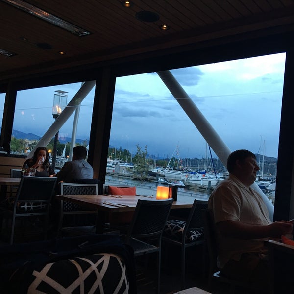 Nice ambience and decor, with a nice view of the harbor. The Szechuan chicken is a must try.