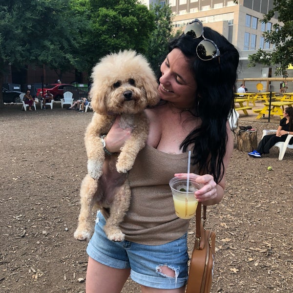 8/24/2018에 Paige C.님이 Mutts Canine Cantina에서 찍은 사진
