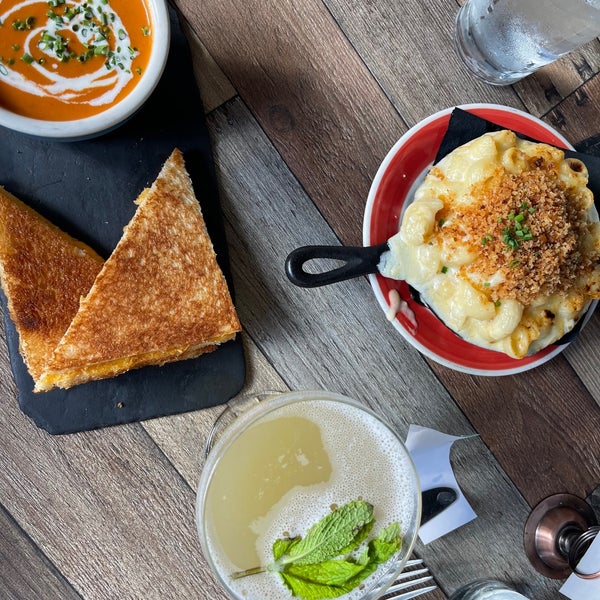 Amazing grilled cheese & tomato soup. A fun cocktail bar to meet friends and grab a drink with some noshes.