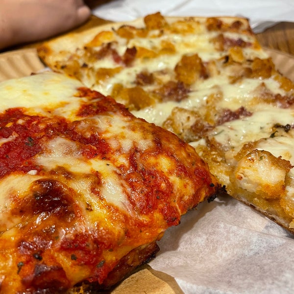 5/15/2022 tarihinde Brian G.ziyaretçi tarafından New York Pizza Suprema'de çekilen fotoğraf