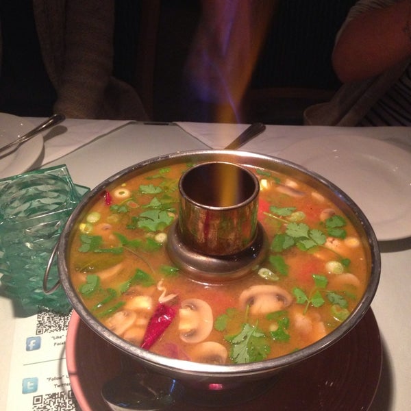 2/25/2014 tarihinde Holly H.ziyaretçi tarafından Little Thai Fine Dining'de çekilen fotoğraf