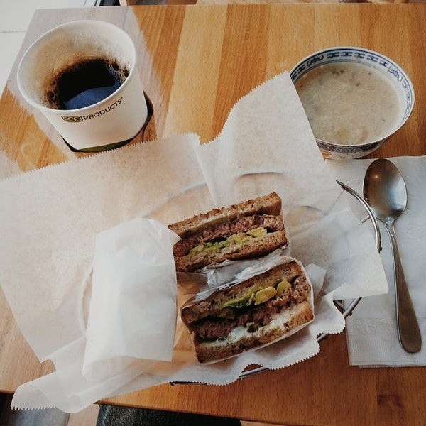 1/29/2014にMichael P.がBreezy&#39;s Cafeで撮った写真