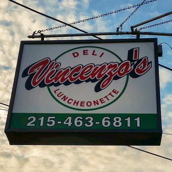 รูปภาพถ่ายที่ Vincenzo&#39;s Deli โดย Michael P. เมื่อ 8/14/2015