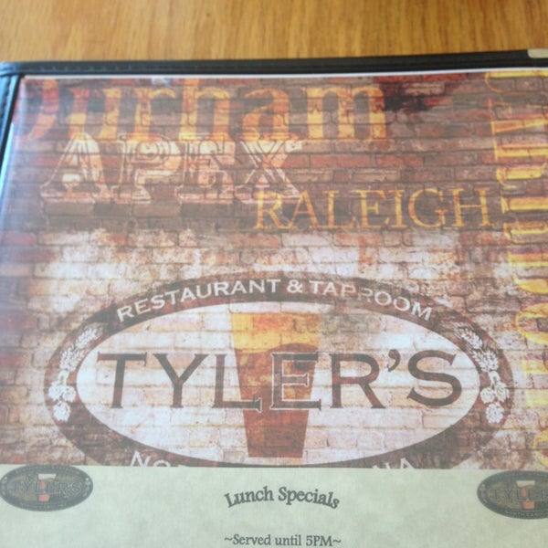 Foto tomada en Tyler&#39;s Restaurant &amp; Taproom  por Franklin M. el 5/25/2013