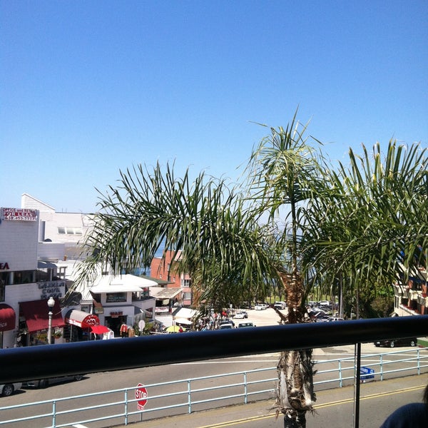 Foto diambil di The Rooftop La Jolla oleh Charles S. pada 4/20/2013
