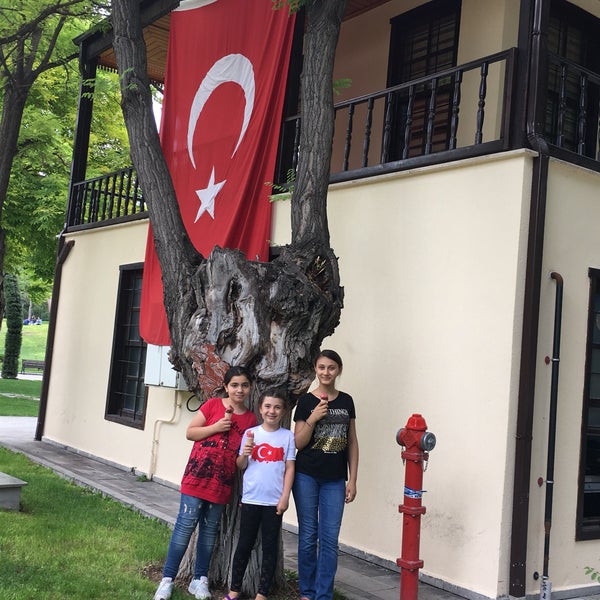 Photo taken at Tarihi Dede Çay Bahçesi by Meral Ç. on 7/15/2019
