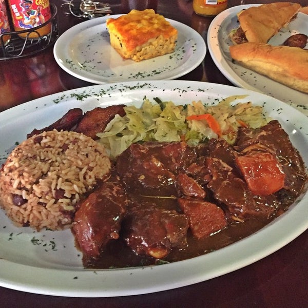 4/1/2015 tarihinde Richard R.ziyaretçi tarafından Mangos Caribbean Restaurant'de çekilen fotoğraf