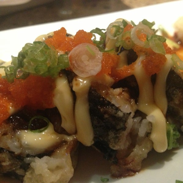 Foto tomada en Oishi Sushi &amp; Steakhouse  por Candice M. el 4/12/2013