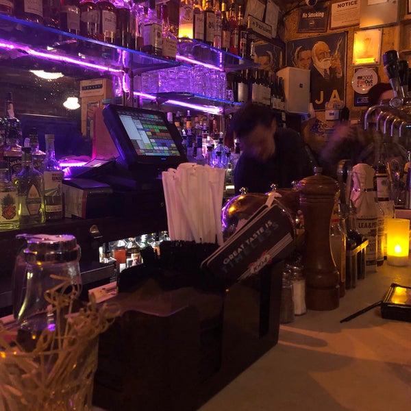 2/6/2020 tarihinde Mandar M.ziyaretçi tarafından Bar Tabac'de çekilen fotoğraf