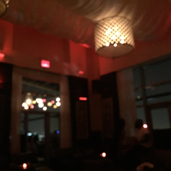 5/27/2016にMandar M.がPlunge Rooftop Bar &amp; Loungeで撮った写真