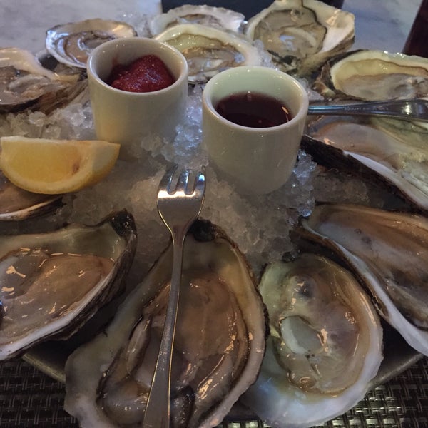 Dollar oysters at the bar 4 pm - 7 pm oh yea!!