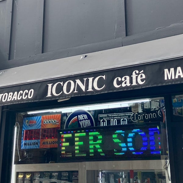 Foto tirada no(a) Iconic Café por Mandar M. em 3/22/2023