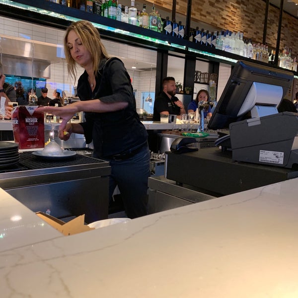4/19/2019にMichael S.がChroma Modern Bar + Kitchenで撮った写真