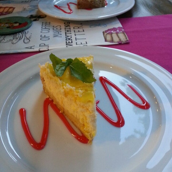 Das Foto wurde bei Pikap Cake Cafe Atölye von Erkut Y. am 6/20/2014 aufgenommen