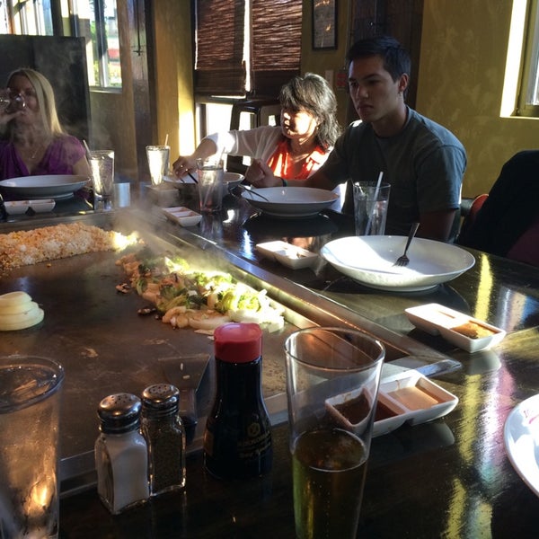 4/26/2014 tarihinde Stephen G.ziyaretçi tarafından Ichiban Steak &amp; Sushi'de çekilen fotoğraf