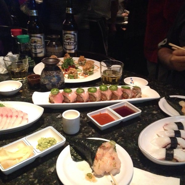 Foto scattata a Nomura Sushi da Azul C. il 2/22/2014