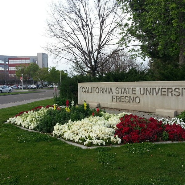 Снимок сделан в California State University, Fresno пользователем Kathy d. 3/20/2013