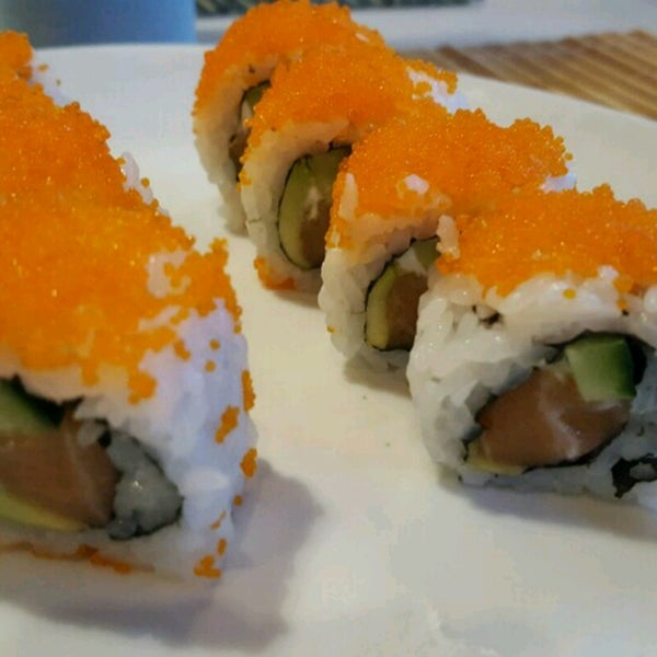 รูปภาพถ่ายที่ Sushi Life โดย Megan Y. เมื่อ 4/13/2017