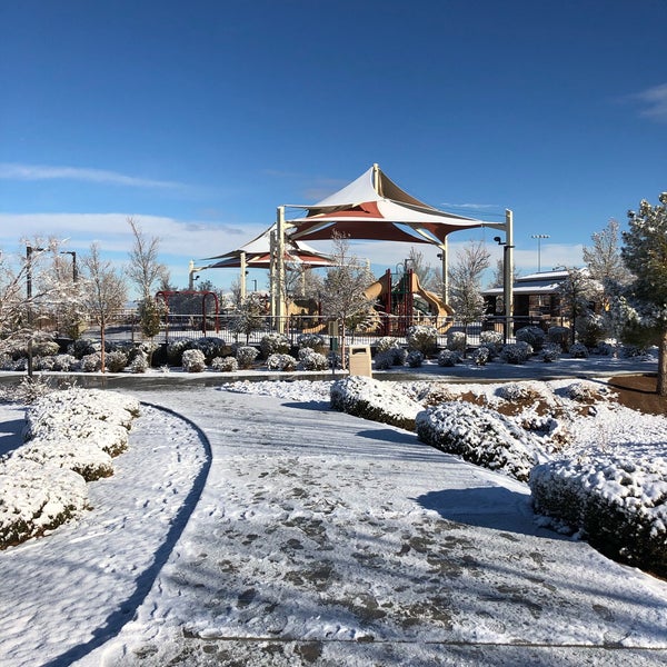 Madeira Canyon Park Henderson에서 운동장일