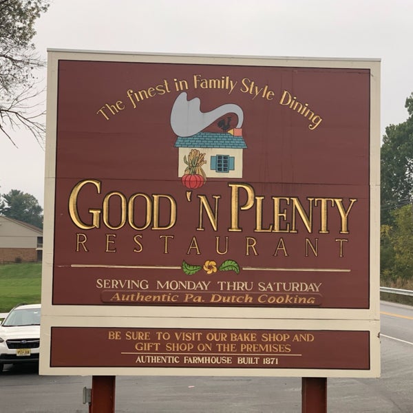 Foto scattata a Good &#39;N Plenty Restaurant da Lizzie B. il 9/26/2020