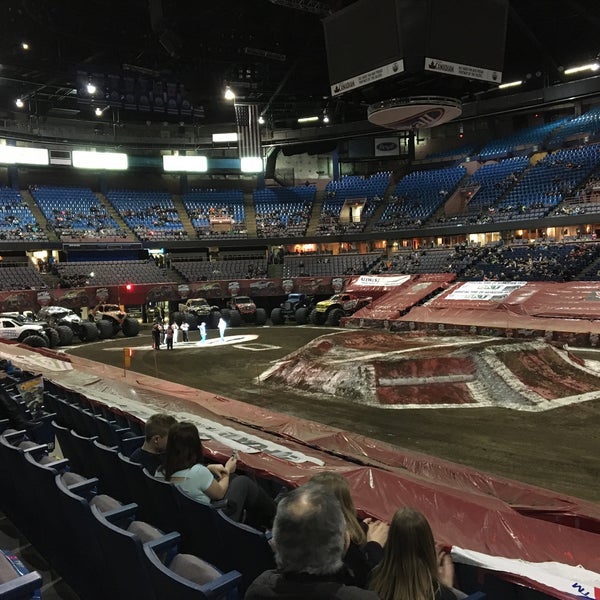 รูปภาพถ่ายที่ Northlands Coliseum โดย Shaun G. เมื่อ 2/7/2016