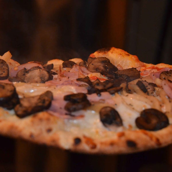 Foto diambil di Pizza Snob oleh Pizza Snob pada 2/9/2014