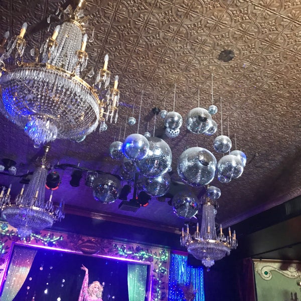 Снимок сделан в Lips Drag Queen Show Palace, Restaurant &amp; Bar пользователем Jahayra_NYC 7/30/2017