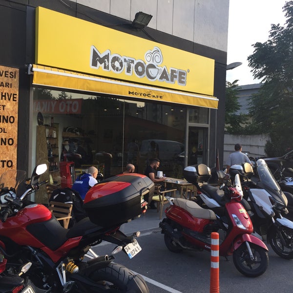 Foto tomada en Moto Cafe  por Tarik K. el 10/12/2015