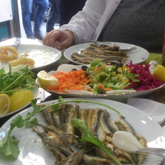 Foto diambil di marmara balık lokantası oleh Deniz B. pada 11/9/2015
