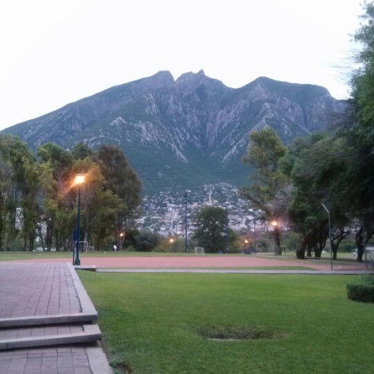 Prepa Tec (Eugenio Garza Lagüera) - 5 tips de 832 visitantes