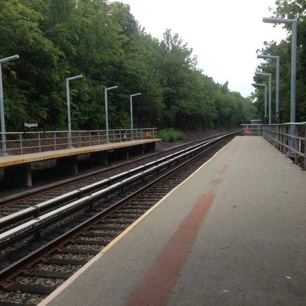 MTA SIR - Huguenot - Rail Station in Staten Island