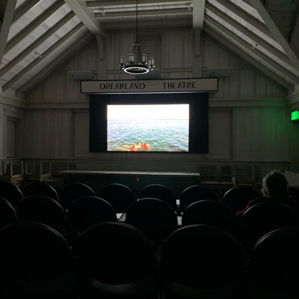 รูปภาพถ่ายที่ Nantucket Dreamland Theater โดย George Z. เมื่อ 6/13/2019