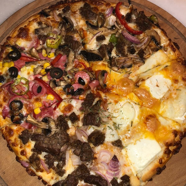 8/6/2018 tarihinde Loi l.ziyaretçi tarafından Hollywood Pizza'de çekilen fotoğraf