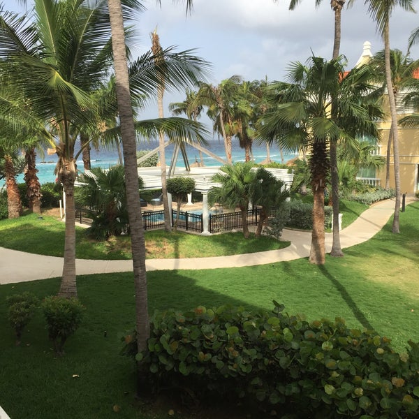 รูปภาพถ่ายที่ Curaçao Marriott Beach Resort &amp; Emerald Casino โดย Stacey A. เมื่อ 5/8/2015