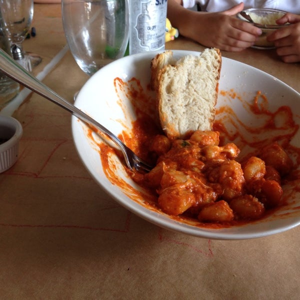 รูปภาพถ่ายที่ NiDo Caffe Italian Restaurant โดย Jose G. เมื่อ 8/18/2013