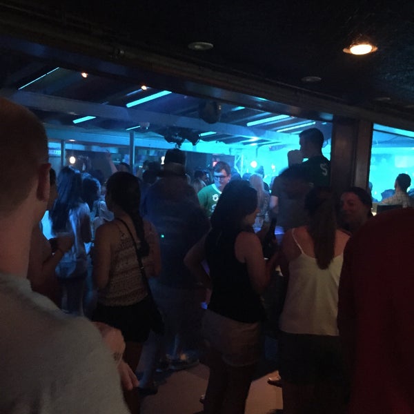 6/20/2015 tarihinde Josh C.ziyaretçi tarafından Ocean Drive Bar &amp; Restaurant'de çekilen fotoğraf