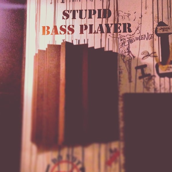 Foto tirada no(a) The Sweatshop Rehearsal &amp; Recording Studios por Isaac S. em 8/25/2013