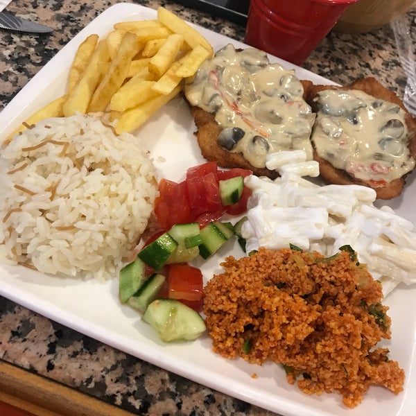 Foto scattata a Tad Pizza &amp; Burger da Bahar S. il 6/24/2018
