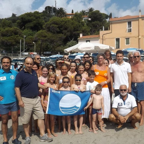Anche quest’anno nelle spiagge libere attrezzate di San Lorenzo al Mare sventola la Bandiera Blu