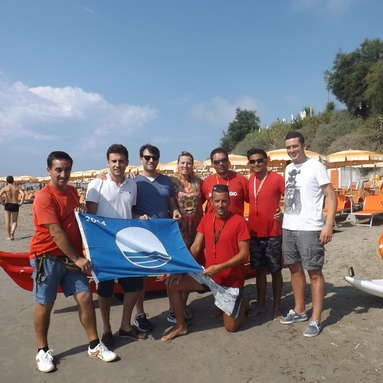 Anche quest’anno nelle spiagge libere attrezzate di San Lorenzo al Mare sventola la Bandiera Blu