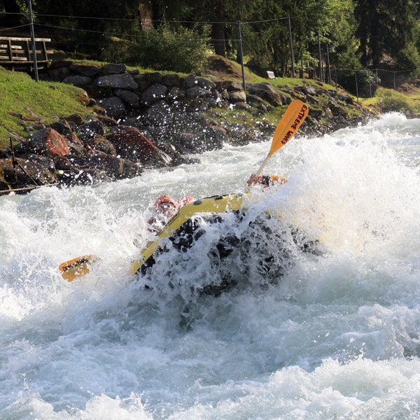 Foto tomada en Extreme Waves Rafting  por Extreme Waves Rafting el 8/2/2014