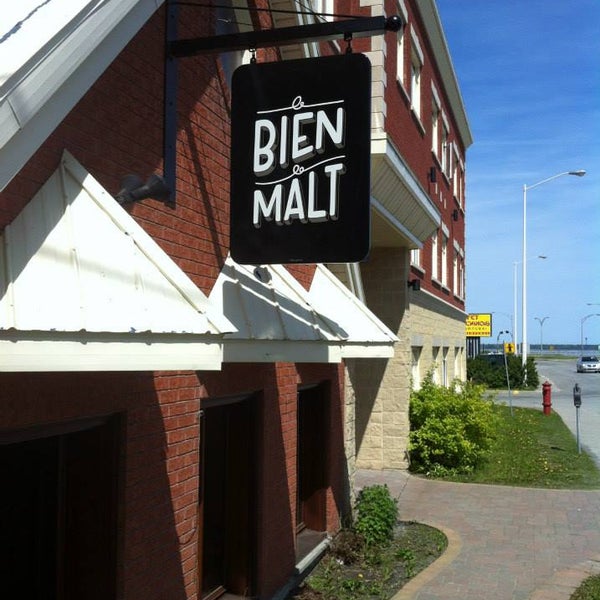 La seule et unique brasserie artisanale à Rimouski! Bières créatives, produits locaux, bonne musique et service toujours fantastique!