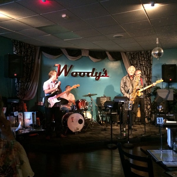 Photo taken at Woody&#39;s Burgers &amp; Beer by Mei-ling A. on 6/1/2014